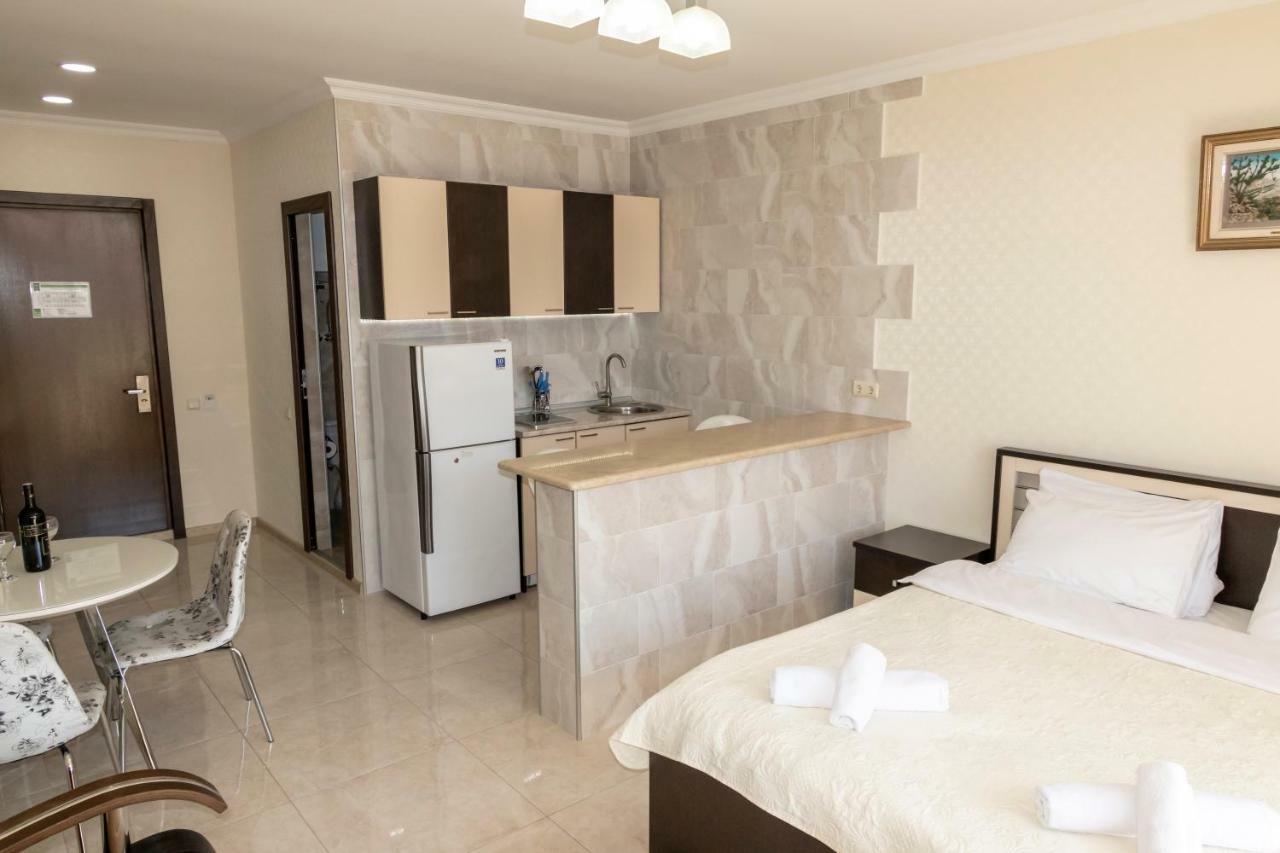Orbi Apartment Ruslan บาทูมิ ภายนอก รูปภาพ